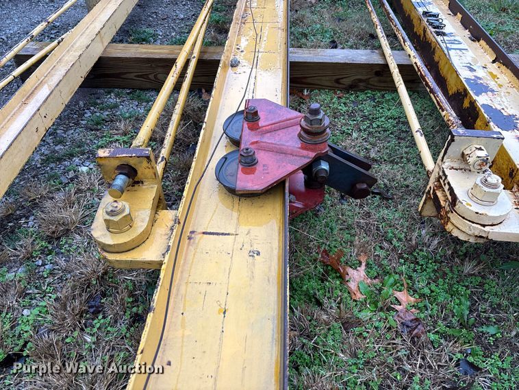 image for item EV3376 (3) overhead cranes