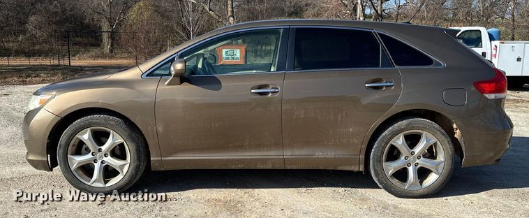 image for item EV3392 2009 Toyota Venza van