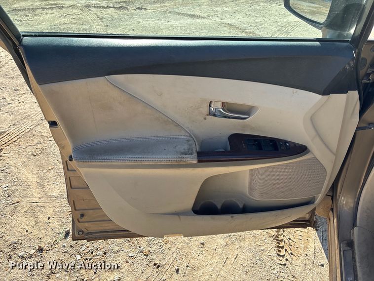image for item EV3392 2009 Toyota Venza van