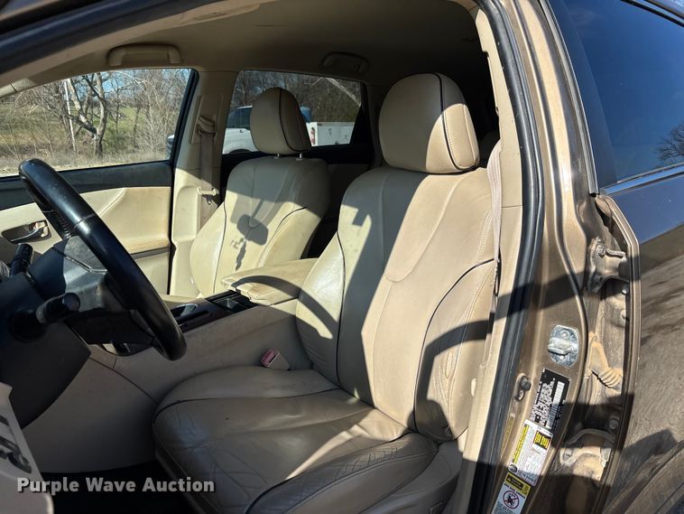 image for item EV3392 2009 Toyota Venza van