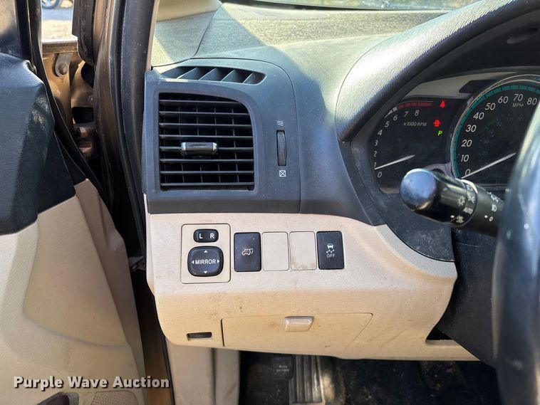 image for item EV3392 2009 Toyota Venza van