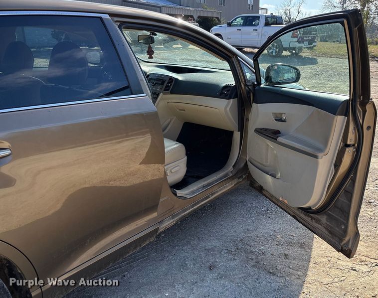 image for item EV3392 2009 Toyota Venza van