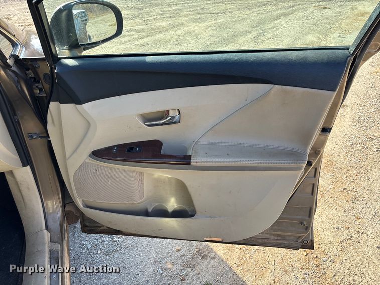 image for item EV3392 2009 Toyota Venza van