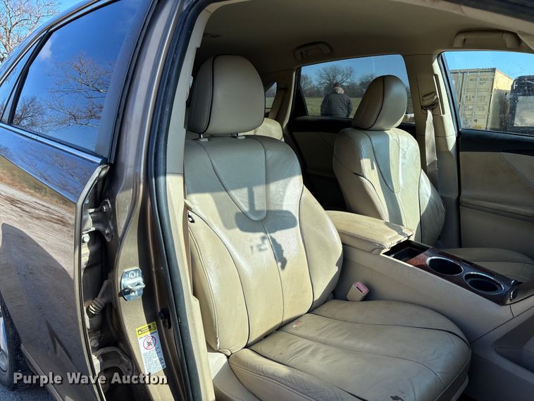 image for item EV3392 2009 Toyota Venza van