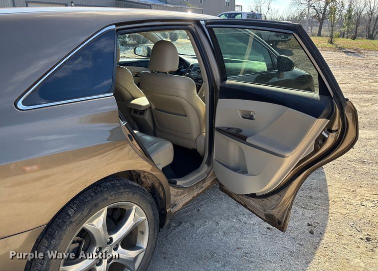 image for item EV3392 2009 Toyota Venza van