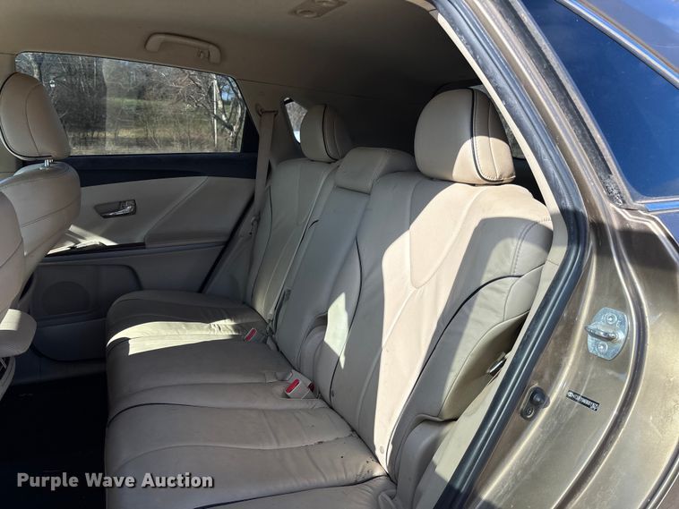 image for item EV3392 2009 Toyota Venza van