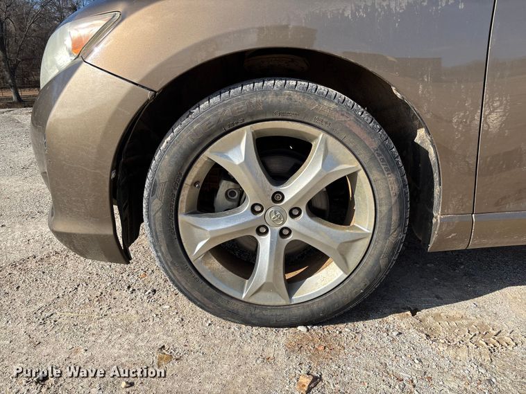 image for item EV3392 2009 Toyota Venza van