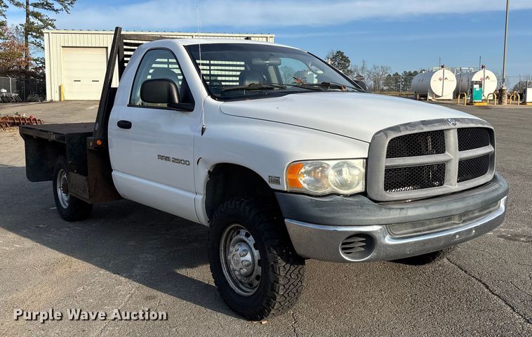 image for item EV3459 2004 Dodge Ram 2500 flatbed pickup truck