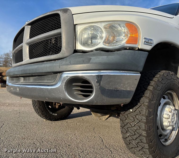 image for item EV3459 2004 Dodge Ram 2500 flatbed pickup truck