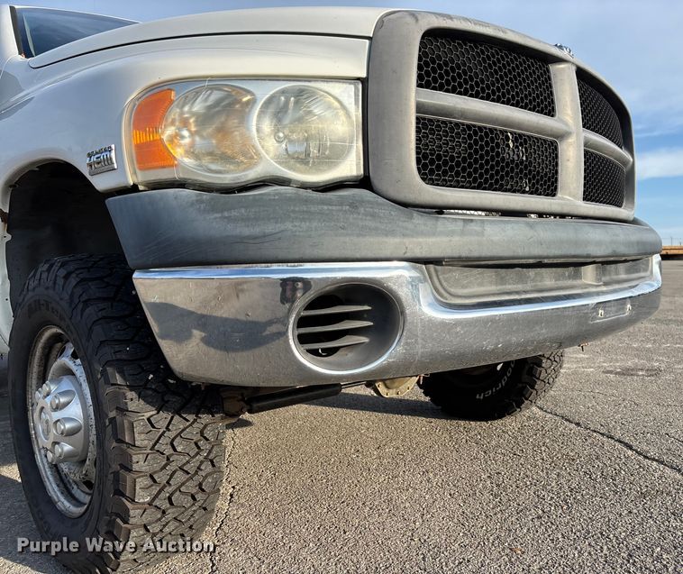 image for item EV3459 2004 Dodge Ram 2500 flatbed pickup truck