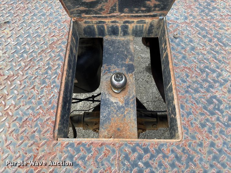 image for item EV3459 2004 Dodge Ram 2500 flatbed pickup truck