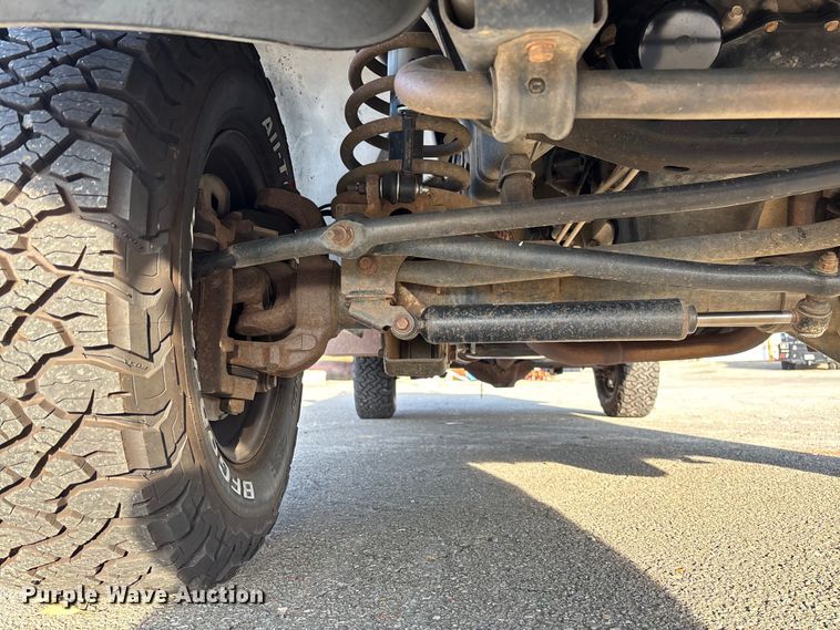 image for item EV3459 2004 Dodge Ram 2500 flatbed pickup truck