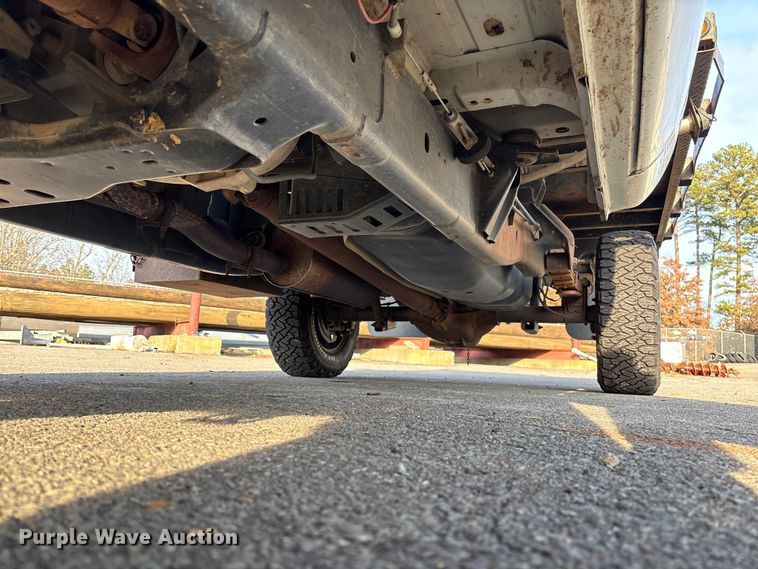 image for item EV3459 2004 Dodge Ram 2500 flatbed pickup truck