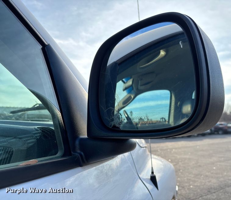 image for item EV3459 2004 Dodge Ram 2500 flatbed pickup truck