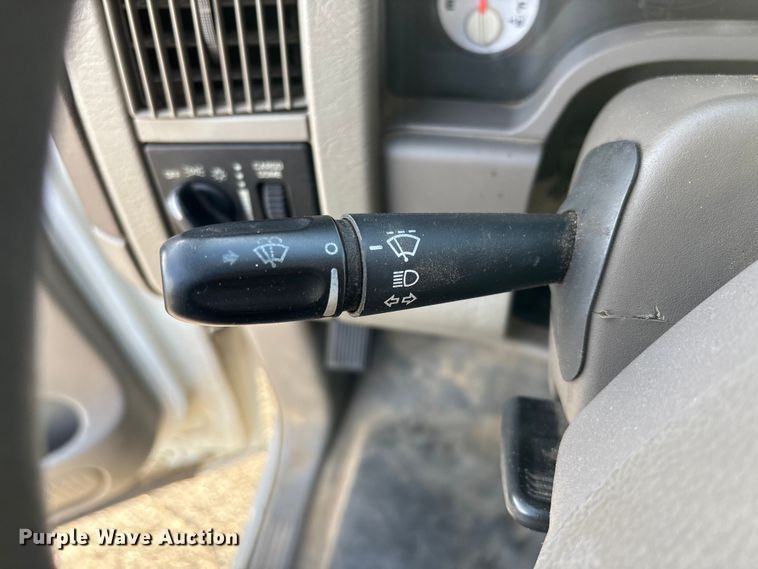 image for item EV3459 2004 Dodge Ram 2500 flatbed pickup truck