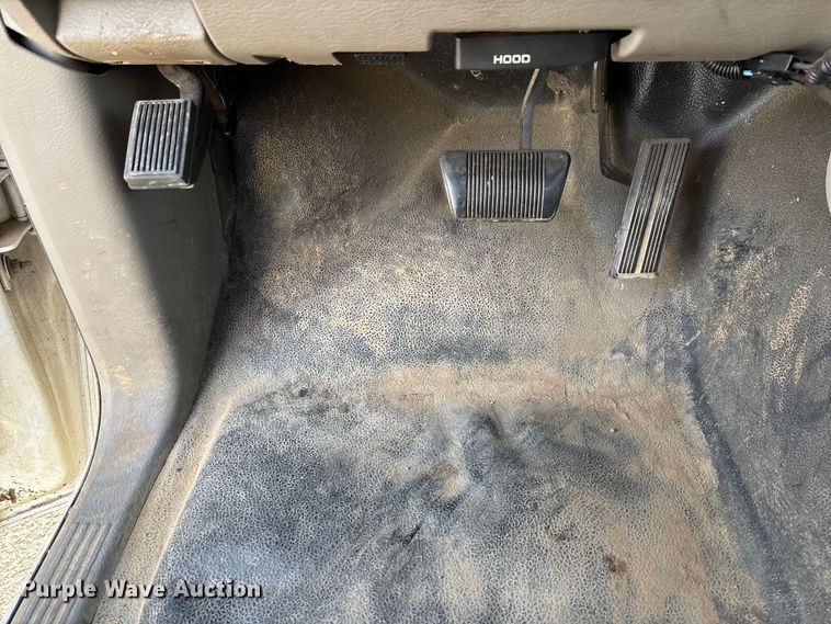 image for item EV3459 2004 Dodge Ram 2500 flatbed pickup truck