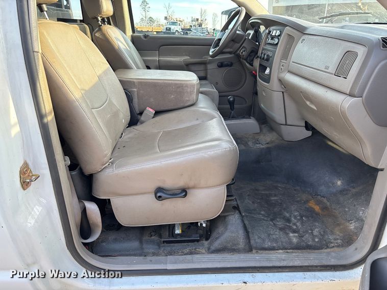 image for item EV3459 2004 Dodge Ram 2500 flatbed pickup truck