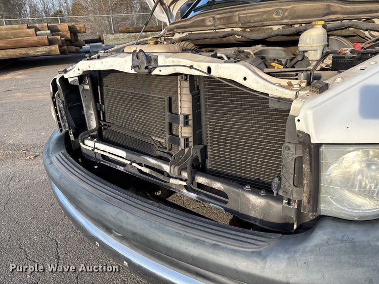 image for item EV3459 2004 Dodge Ram 2500 flatbed pickup truck