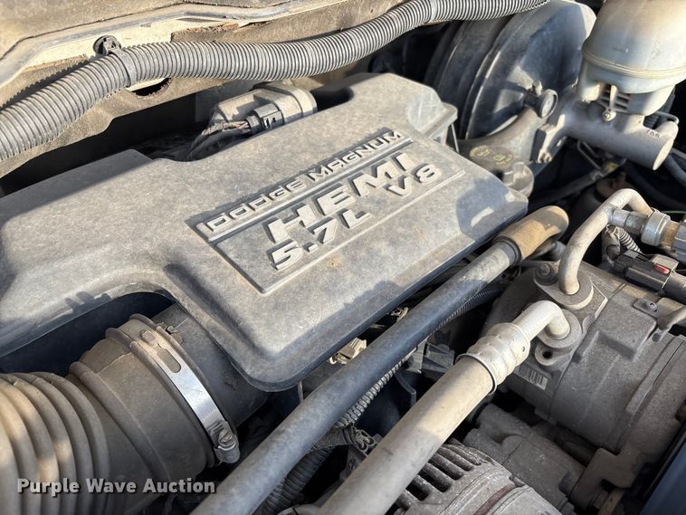 image for item EV3459 2004 Dodge Ram 2500 flatbed pickup truck