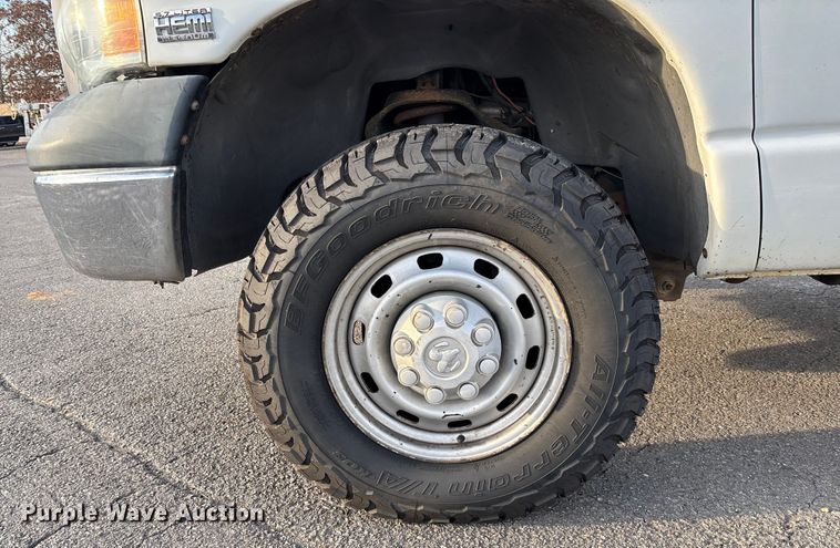 image for item EV3459 2004 Dodge Ram 2500 flatbed pickup truck