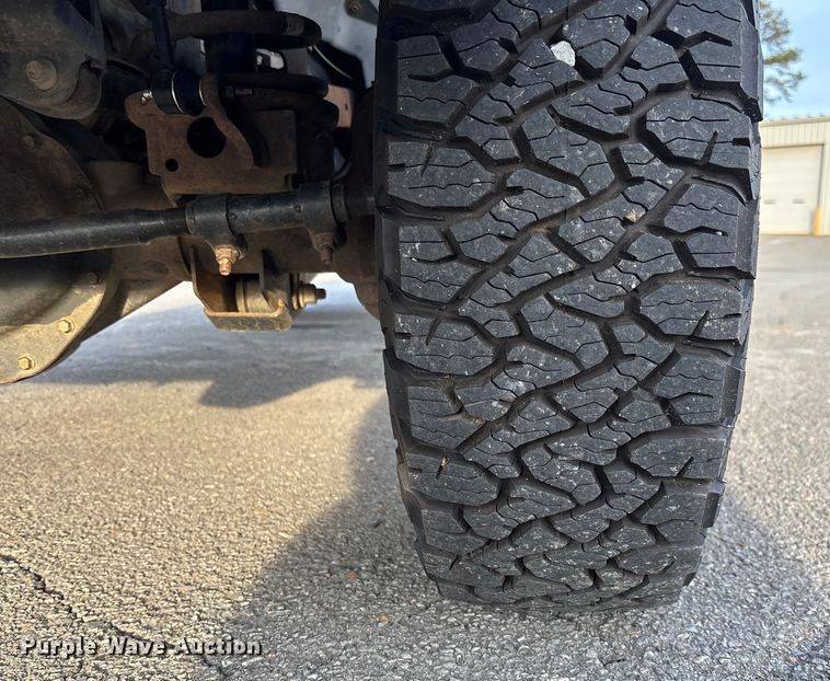 image for item EV3459 2004 Dodge Ram 2500 flatbed pickup truck