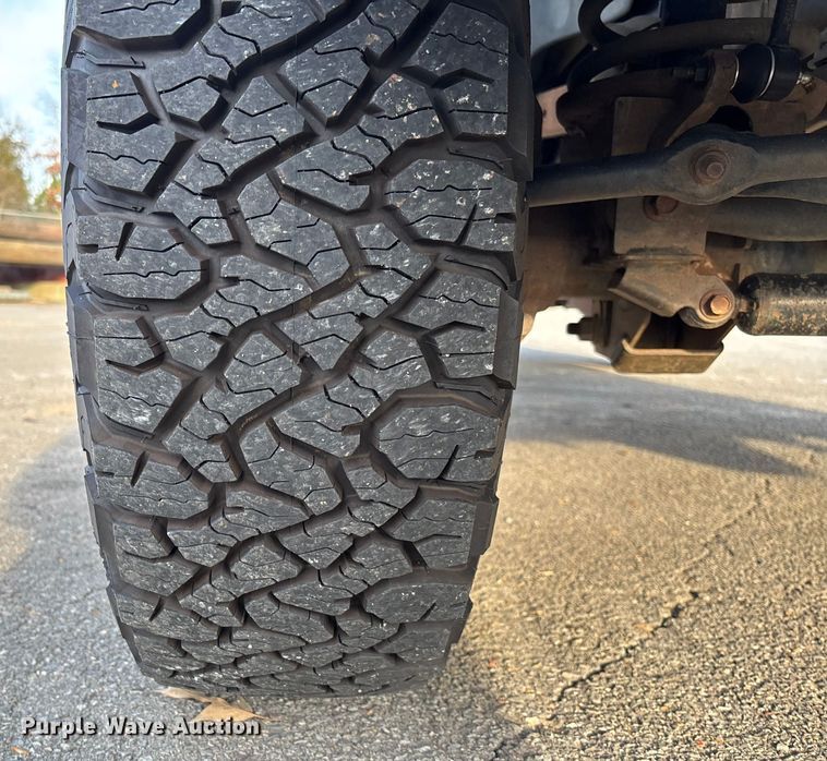 image for item EV3459 2004 Dodge Ram 2500 flatbed pickup truck