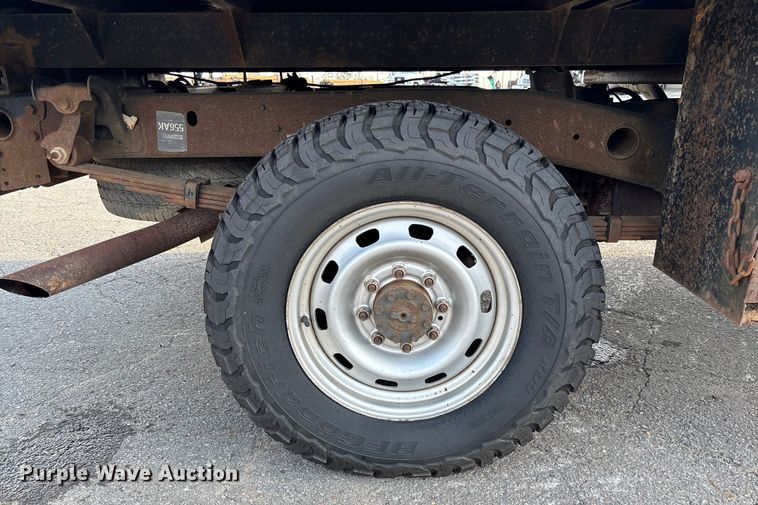 image for item EV3459 2004 Dodge Ram 2500 flatbed pickup truck