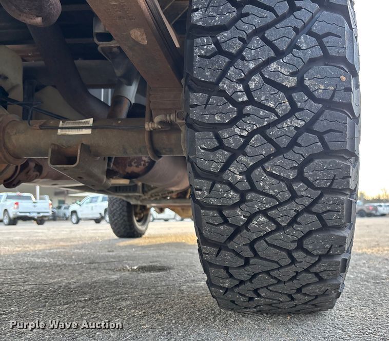 image for item EV3459 2004 Dodge Ram 2500 flatbed pickup truck