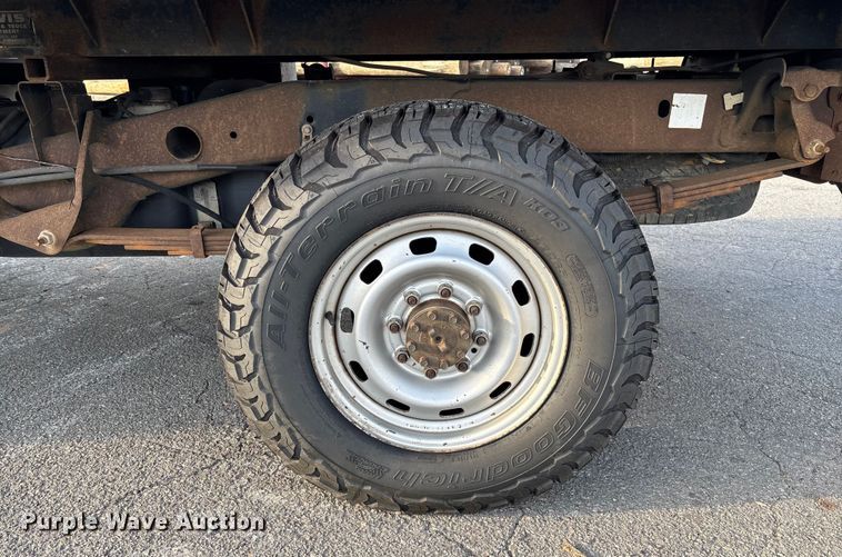 image for item EV3459 2004 Dodge Ram 2500 flatbed pickup truck