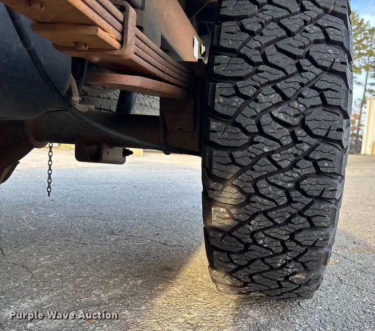 image for item EV3459 2004 Dodge Ram 2500 flatbed pickup truck