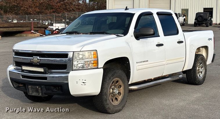image for item EV3461 2011 Chevrolet Silverado 1500 Crew Cab pickup truck