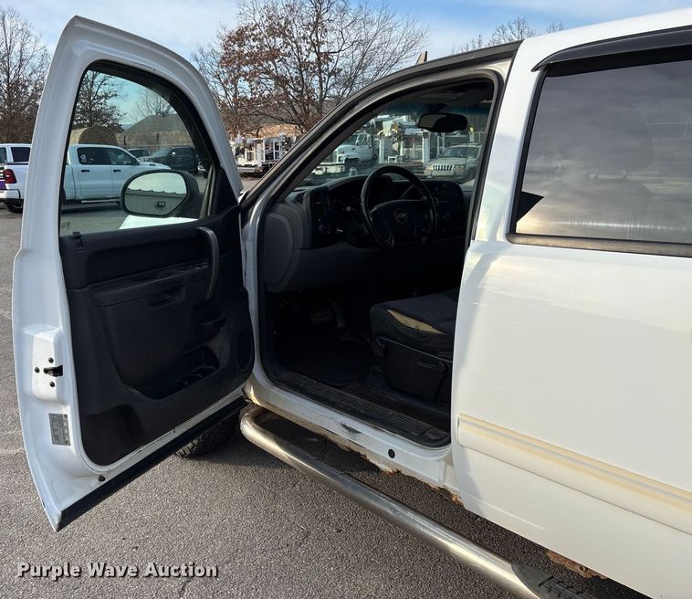 image for item EV3461 2011 Chevrolet Silverado 1500 Crew Cab pickup truck