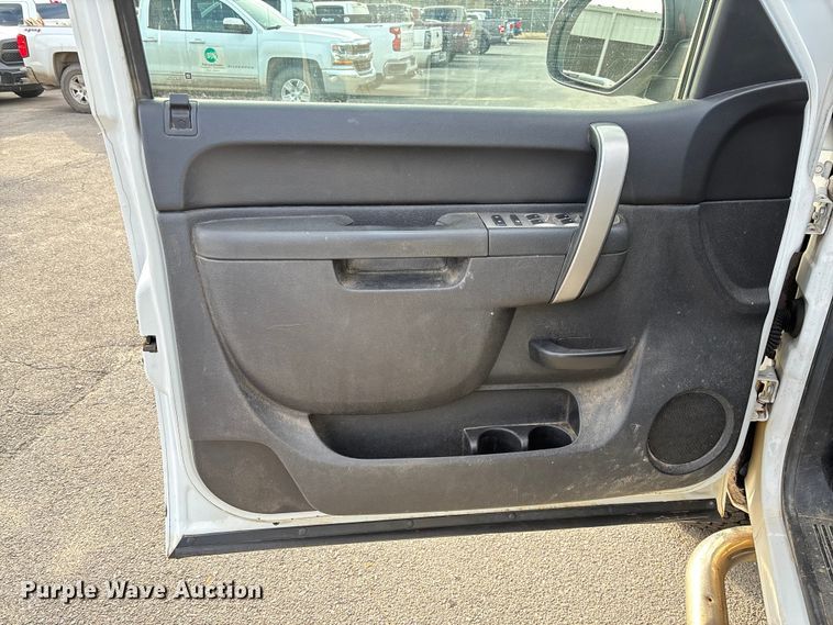 image for item EV3461 2011 Chevrolet Silverado 1500 Crew Cab pickup truck