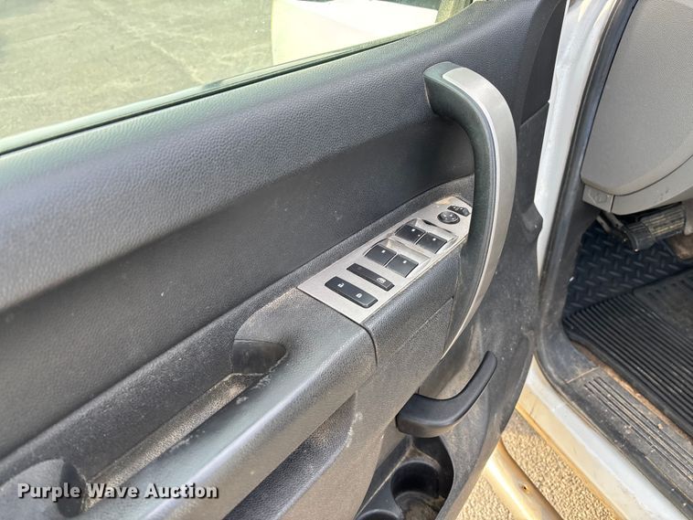 image for item EV3461 2011 Chevrolet Silverado 1500 Crew Cab pickup truck