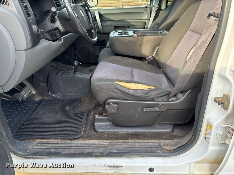 image for item EV3461 2011 Chevrolet Silverado 1500 Crew Cab pickup truck