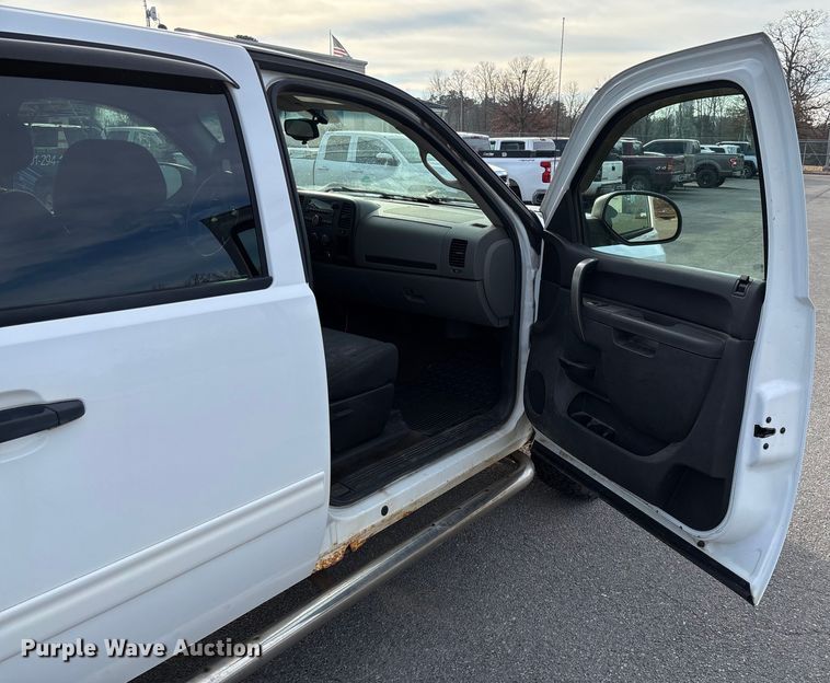 image for item EV3461 2011 Chevrolet Silverado 1500 Crew Cab pickup truck