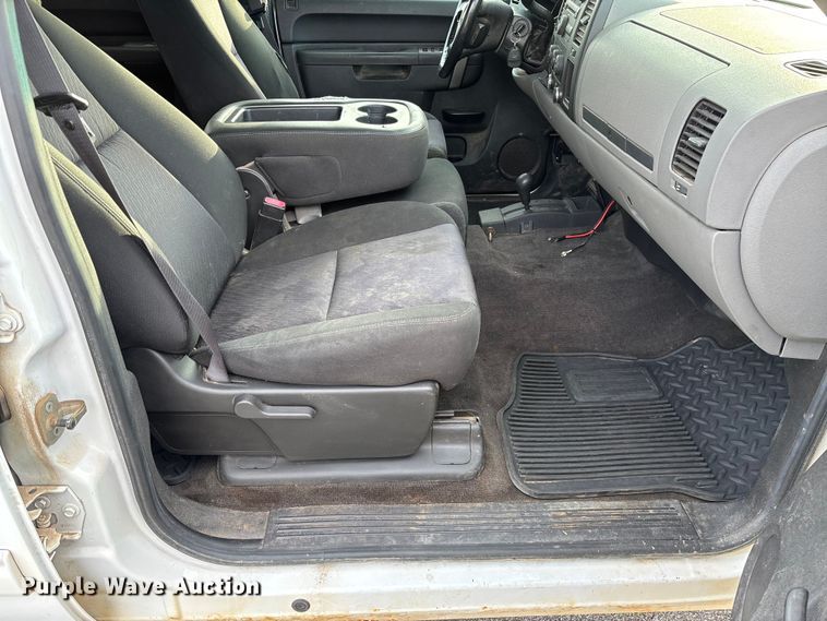 image for item EV3461 2011 Chevrolet Silverado 1500 Crew Cab pickup truck