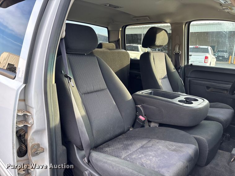 image for item EV3461 2011 Chevrolet Silverado 1500 Crew Cab pickup truck