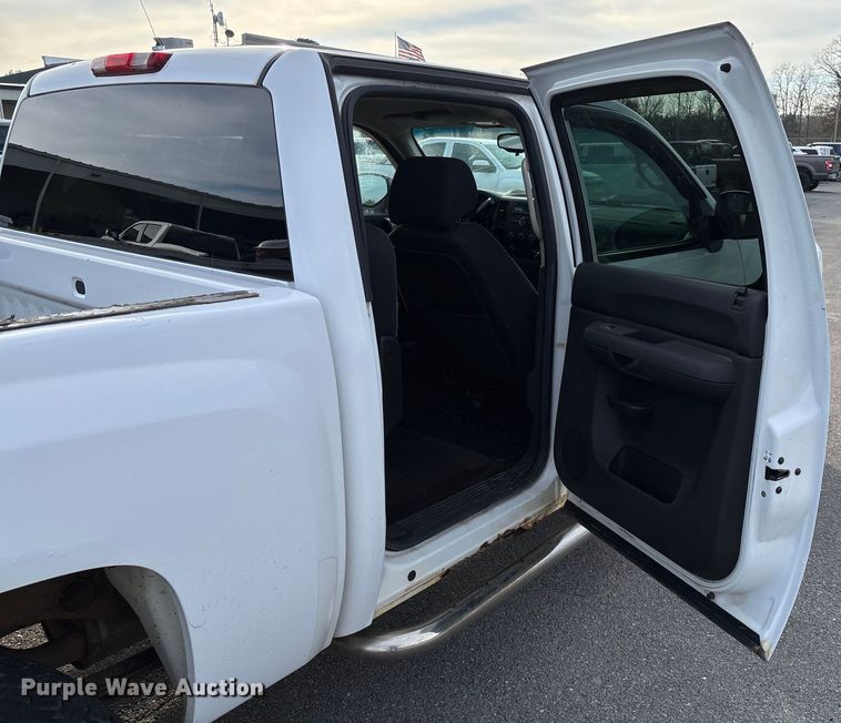 image for item EV3461 2011 Chevrolet Silverado 1500 Crew Cab pickup truck
