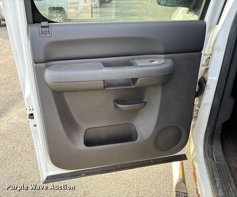 image for item EV3461 2011 Chevrolet Silverado 1500 Crew Cab pickup truck