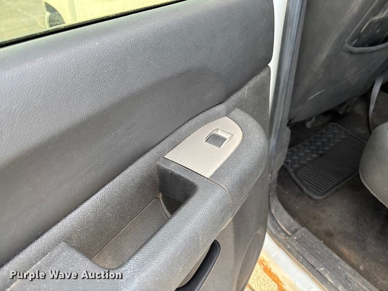 image for item EV3461 2011 Chevrolet Silverado 1500 Crew Cab pickup truck