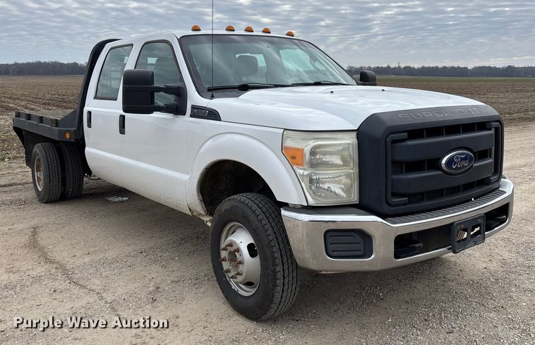 image for item EV3475 2013 Ford F350 Super Duty Crew Cab flatbed pickup truck
