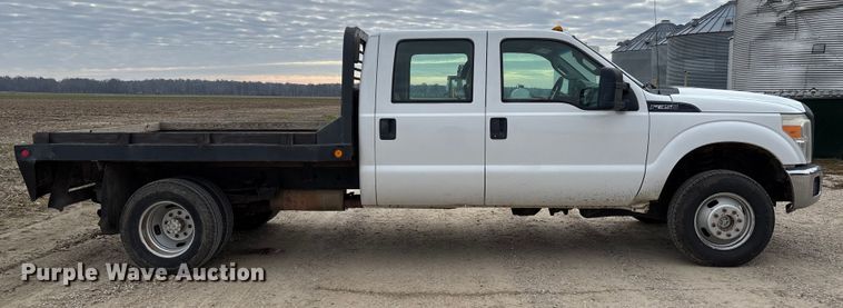 image for item EV3475 2013 Ford F350 Super Duty Crew Cab flatbed pickup truck
