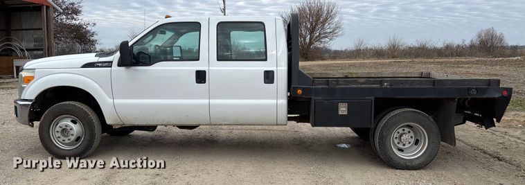 image for item EV3475 2013 Ford F350 Super Duty Crew Cab flatbed pickup truck