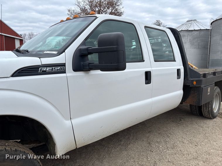 image for item EV3475 2013 Ford F350 Super Duty Crew Cab flatbed pickup truck