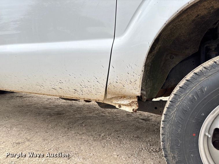 image for item EV3475 2013 Ford F350 Super Duty Crew Cab flatbed pickup truck