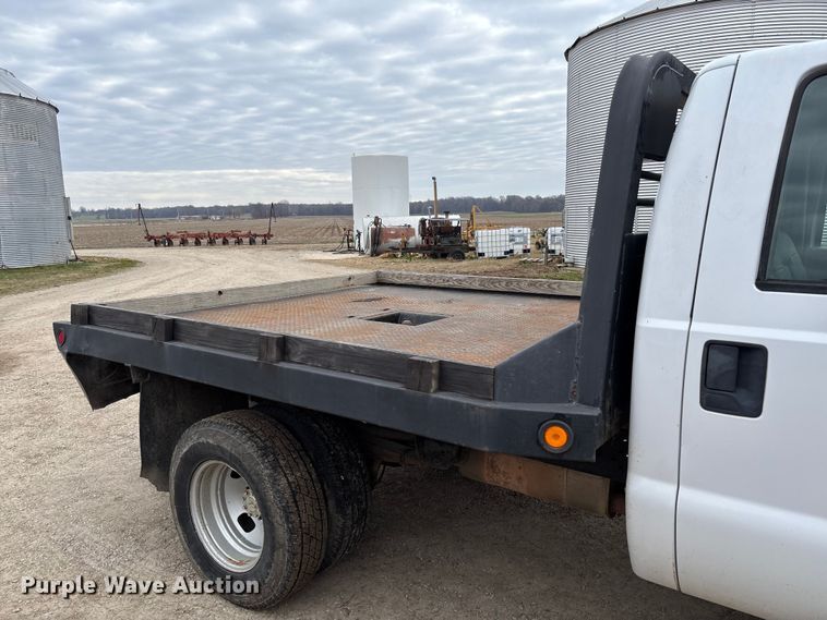 image for item EV3475 2013 Ford F350 Super Duty Crew Cab flatbed pickup truck