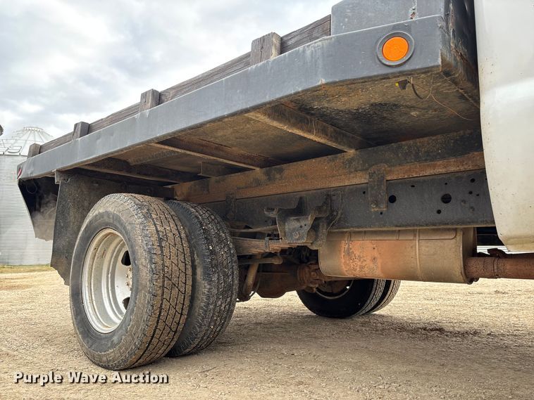 image for item EV3475 2013 Ford F350 Super Duty Crew Cab flatbed pickup truck