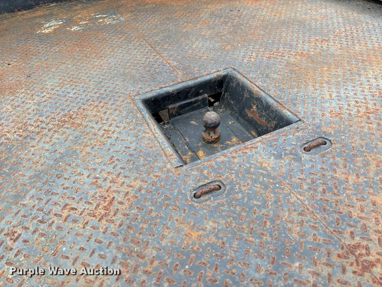 image for item EV3475 2013 Ford F350 Super Duty Crew Cab flatbed pickup truck