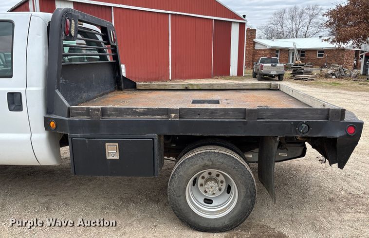 image for item EV3475 2013 Ford F350 Super Duty Crew Cab flatbed pickup truck